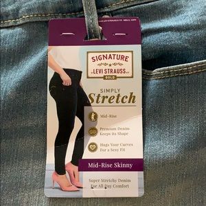 Mid-rise skinny jeans